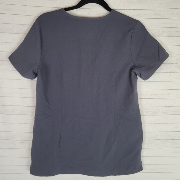 FIGS Casma Three-Pocket Scrub Top in Graphite, sz XS - Picture 9 of 12